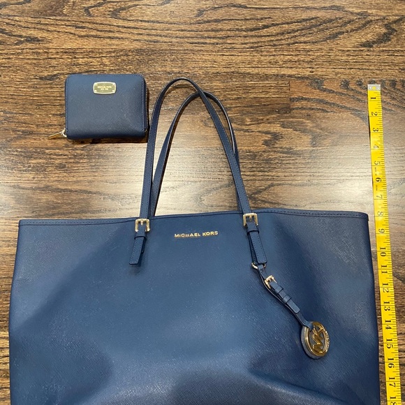 Michael Kors Tote & Wallet - Picture 2 of 4